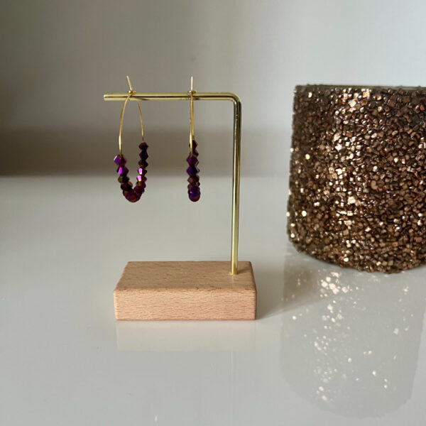 Gouden oorringen met donkerpaarse Swarovski-kraaltjes