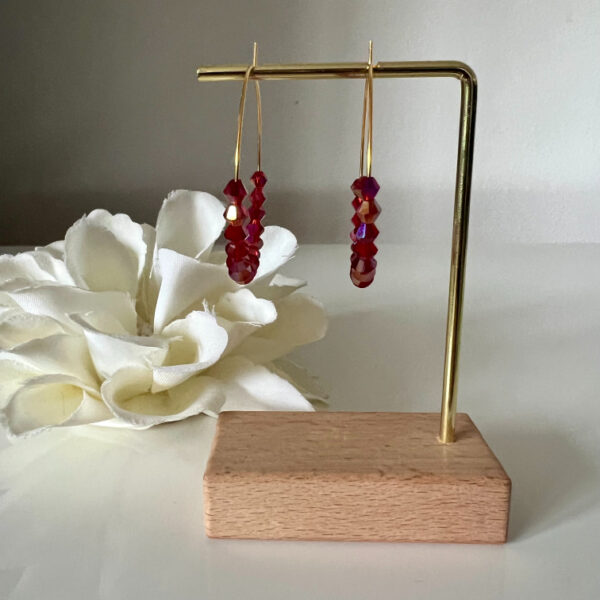 Maud met rode Swarovski-kraaltjes